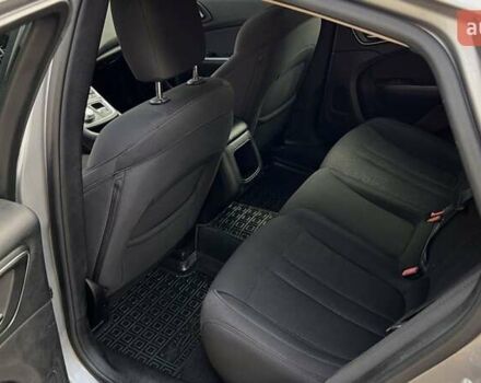 Крайслер 200, объемом двигателя 2.4 л и пробегом 175 тыс. км за 10100 $, фото 5 на Automoto.ua