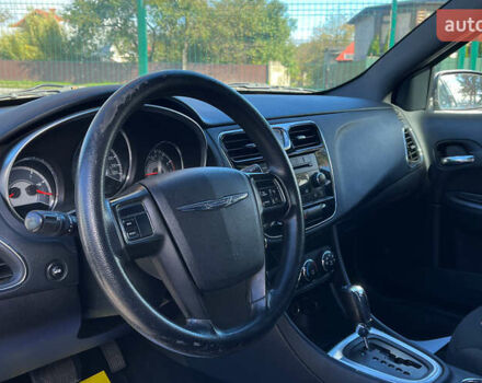 Сірий Крайслер 200, об'ємом двигуна 2.36 л та пробігом 145 тис. км за 6999 $, фото 6 на Automoto.ua