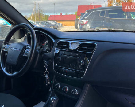 Сірий Крайслер 200, об'ємом двигуна 2.36 л та пробігом 145 тис. км за 6999 $, фото 20 на Automoto.ua