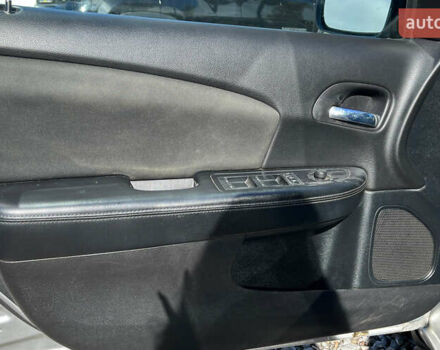 Сірий Крайслер 200, об'ємом двигуна 2.36 л та пробігом 145 тис. км за 6999 $, фото 14 на Automoto.ua