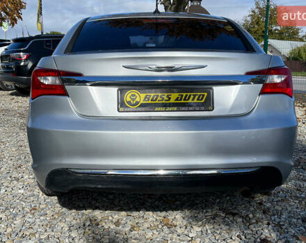 Сірий Крайслер 200, об'ємом двигуна 2.36 л та пробігом 145 тис. км за 6999 $, фото 4 на Automoto.ua