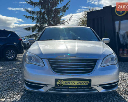 Сірий Крайслер 200, об'ємом двигуна 2.36 л та пробігом 145 тис. км за 6999 $, фото 1 на Automoto.ua