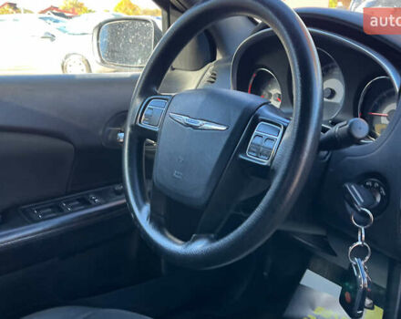 Сірий Крайслер 200, об'ємом двигуна 2.36 л та пробігом 145 тис. км за 6999 $, фото 10 на Automoto.ua