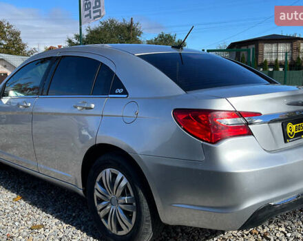 Сірий Крайслер 200, об'ємом двигуна 2.36 л та пробігом 145 тис. км за 6999 $, фото 3 на Automoto.ua