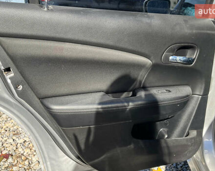 Сірий Крайслер 200, об'ємом двигуна 2.36 л та пробігом 145 тис. км за 6999 $, фото 18 на Automoto.ua