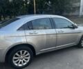 Сірий Крайслер 200, об'ємом двигуна 2.4 л та пробігом 200 тис. км за 6326 $, фото 2 на Automoto.ua