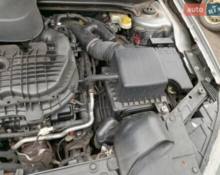 Сірий Крайслер 200, об'ємом двигуна 3.61 л та пробігом 276 тис. км за 6800 $, фото 5 на Automoto.ua