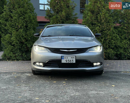 Серый Крайслер 200, объемом двигателя 2.36 л и пробегом 143 тыс. км за 12450 $, фото 3 на Automoto.ua