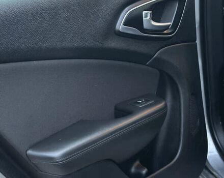 Серый Крайслер 200, объемом двигателя 2.4 л и пробегом 200 тыс. км за 8500 $, фото 19 на Automoto.ua