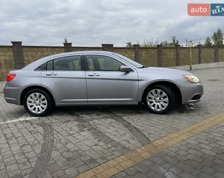 Крайслер 200 2014 в Дубно на Automoto.ua Серый Крайслер 200, объемом двигателя 2.36 л и пробегом 78 тыс. км за 8900 $, фото 4 на Automoto.ua