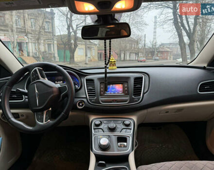 Крайслер 200 2014 в Николаеве на Automoto.ua Серый Крайслер 200, объемом двигателя 2.4 л и пробегом 250 тыс. км за 8500 $, фото 3 на Automoto.ua
