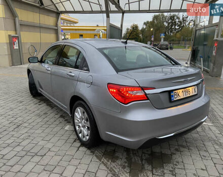 Крайслер 200 2014 в Дубно на Automoto.ua Серый Крайслер 200, объемом двигателя 2.36 л и пробегом 78 тыс. км за 8900 $, фото 8 на Automoto.ua