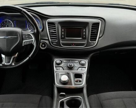 Сірий Крайслер 200, об'ємом двигуна 2.4 л та пробігом 250 тис. км за 6900 $, фото 7 на Automoto.ua