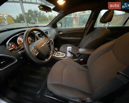 Крайслер 200 2014 в Дубно на Automoto.ua Серый Крайслер 200, объемом двигателя 2.36 л и пробегом 78 тыс. км за 8900 $, фото 12 на Automoto.ua