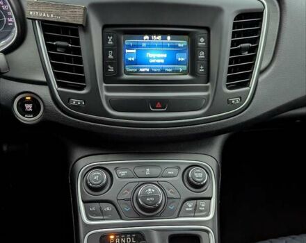 Серый Крайслер 200, объемом двигателя 2.4 л и пробегом 173 тыс. км за 10300 $, фото 14 на Automoto.ua