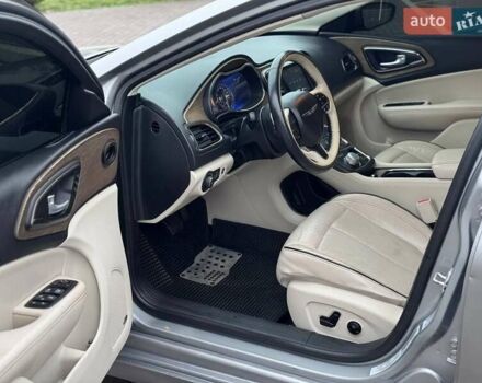 Сірий Крайслер 200, об'ємом двигуна 3.61 л та пробігом 184 тис. км за 12600 $, фото 18 на Automoto.ua