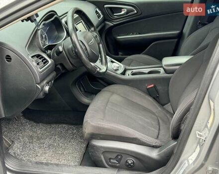 Сірий Крайслер 200, об'ємом двигуна 2.4 л та пробігом 267 тис. км за 8090 $, фото 14 на Automoto.ua