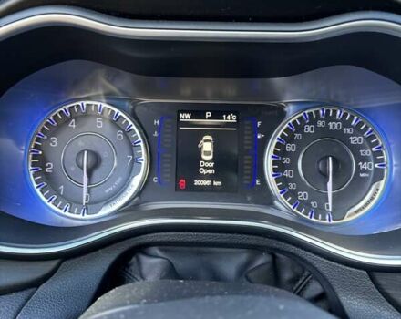 Серый Крайслер 200, объемом двигателя 2.36 л и пробегом 202 тыс. км за 8700 $, фото 17 на Automoto.ua