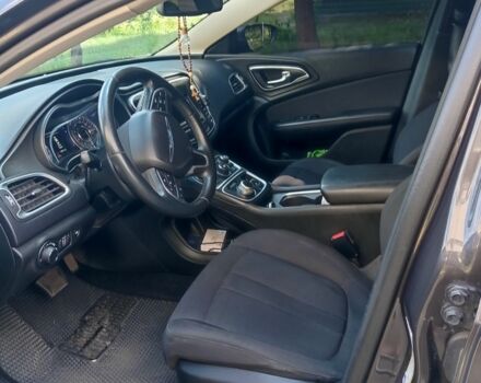 Серый Крайслер 200, объемом двигателя 2.4 л и пробегом 187 тыс. км за 9109 $, фото 6 на Automoto.ua