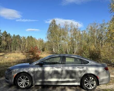 Серый Крайслер 200, объемом двигателя 2.36 л и пробегом 202 тыс. км за 8700 $, фото 4 на Automoto.ua