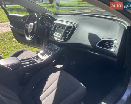 Серый Крайслер 200, объемом двигателя 2.36 л и пробегом 224 тыс. км за 8900 $, фото 17 на Automoto.ua