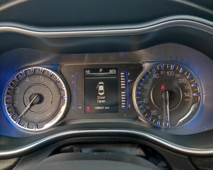 Серый Крайслер 200, объемом двигателя 2.4 л и пробегом 187 тыс. км за 9109 $, фото 5 на Automoto.ua