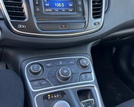 Серый Крайслер 200, объемом двигателя 2.36 л и пробегом 202 тыс. км за 8700 $, фото 21 на Automoto.ua