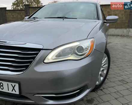 Крайслер 200 2014 в Дубно на Automoto.ua Серый Крайслер 200, объемом двигателя 2.36 л и пробегом 78 тыс. км за 8900 $, фото 1 на Automoto.ua