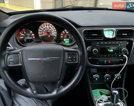 Крайслер 200 2014 в Дубно на Automoto.ua Серый Крайслер 200, объемом двигателя 2.36 л и пробегом 78 тыс. км за 8900 $, фото 14 на Automoto.ua