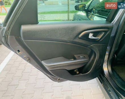 Серый Крайслер 200, объемом двигателя 2.36 л и пробегом 111 тыс. км за 10200 $, фото 58 на Automoto.ua