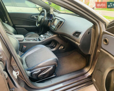 Серый Крайслер 200, объемом двигателя 2.36 л и пробегом 111 тыс. км за 10200 $, фото 67 на Automoto.ua