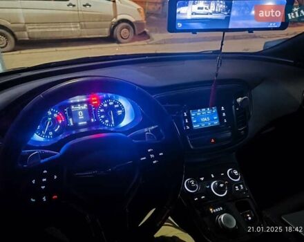 Серый Крайслер 200, объемом двигателя 2.36 л и пробегом 198 тыс. км за 8000 $, фото 3 на Automoto.ua