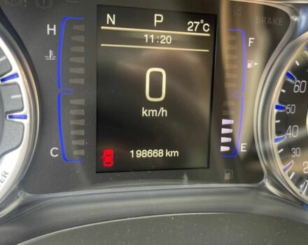 Серый Крайслер 200, объемом двигателя 2.4 л и пробегом 198 тыс. км за 9800 $, фото 5 на Automoto.ua