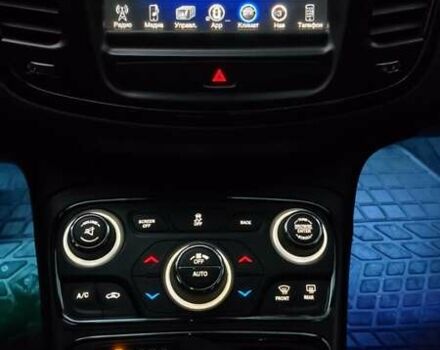 Серый Крайслер 200, объемом двигателя 3.6 л и пробегом 206 тыс. км за 12000 $, фото 19 на Automoto.ua