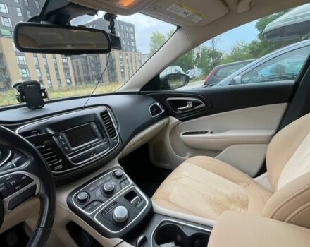 Серый Крайслер 200, объемом двигателя 2.4 л и пробегом 198 тыс. км за 9800 $, фото 2 на Automoto.ua