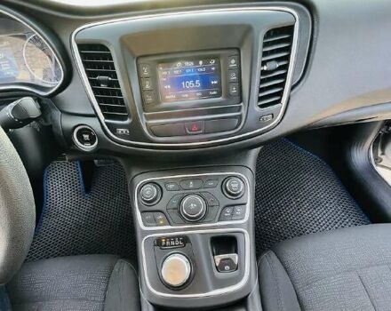 Сірий Крайслер 200, об'ємом двигуна 2.36 л та пробігом 81 тис. км за 9500 $, фото 18 на Automoto.ua