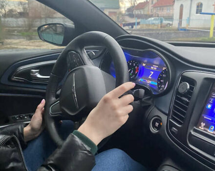 Серый Крайслер 200, объемом двигателя 2.4 л и пробегом 165 тыс. км за 12200 $, фото 11 на Automoto.ua