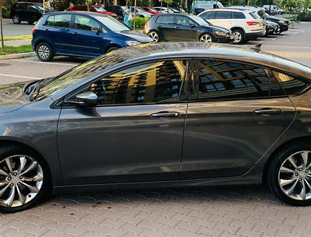 Серый Крайслер 200, объемом двигателя 2.36 л и пробегом 111 тыс. км за 10200 $, фото 15 на Automoto.ua