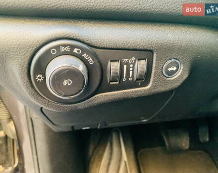 Серый Крайслер 200, объемом двигателя 2.36 л и пробегом 111 тыс. км за 10200 $, фото 50 на Automoto.ua