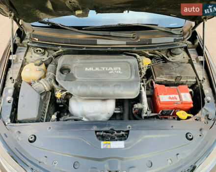 Серый Крайслер 200, объемом двигателя 2.36 л и пробегом 111 тыс. км за 10200 $, фото 73 на Automoto.ua