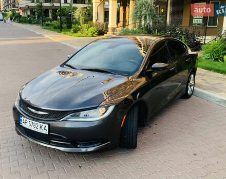 Серый Крайслер 200, объемом двигателя 2.36 л и пробегом 111 тыс. км за 10200 $, фото 9 на Automoto.ua