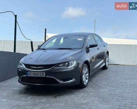 Серый Крайслер 200, объемом двигателя 2.36 л и пробегом 133 тыс. км за 11200 $, фото 4 на Automoto.ua