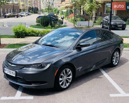 Серый Крайслер 200, объемом двигателя 2.36 л и пробегом 111 тыс. км за 10200 $, фото 1 на Automoto.ua