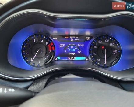 Серый Крайслер 200, объемом двигателя 2.36 л и пробегом 313 тыс. км за 8500 $, фото 13 на Automoto.ua