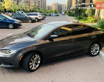 Серый Крайслер 200, объемом двигателя 2.36 л и пробегом 111 тыс. км за 10200 $, фото 13 на Automoto.ua