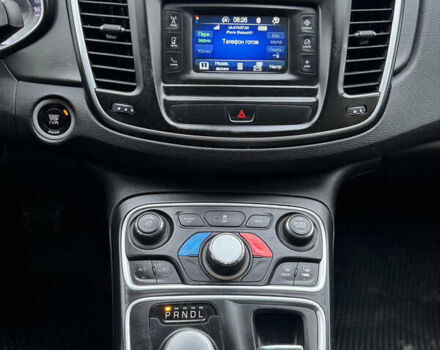 Серый Крайслер 200, объемом двигателя 2.36 л и пробегом 278 тыс. км за 6900 $, фото 7 на Automoto.ua