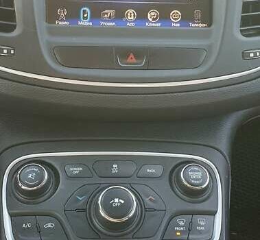 Крайслер 200 2015 в Львове на Automoto.ua Серый Крайслер 200, объемом двигателя 2.4 л и пробегом 230 тыс. км за 8500 $, фото 5 на Automoto.ua