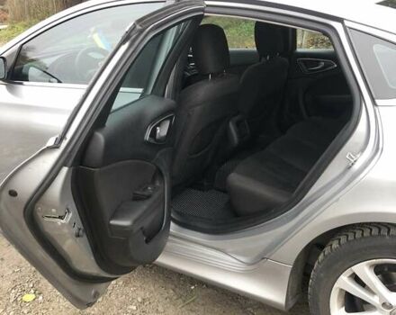 Сірий Крайслер 200, об'ємом двигуна 2.36 л та пробігом 261 тис. км за 8600 $, фото 7 на Automoto.ua