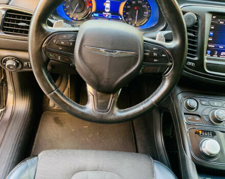 Серый Крайслер 200, объемом двигателя 2.36 л и пробегом 111 тыс. км за 10200 $, фото 47 на Automoto.ua