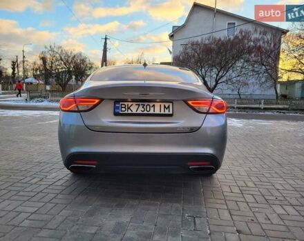 Серый Крайслер 200, объемом двигателя 2.36 л и пробегом 313 тыс. км за 8500 $, фото 4 на Automoto.ua